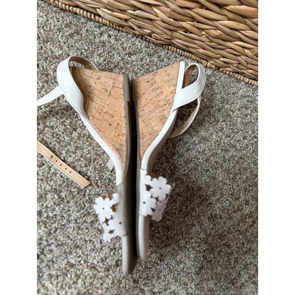 XOXO white faux, leather sandal 8 657 wedge - Picture 6 of 7